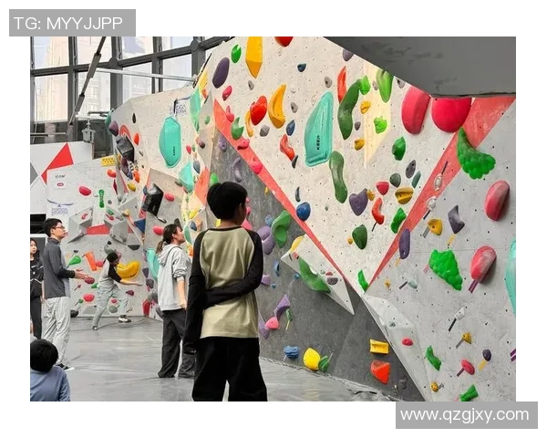 西安攀岩队与成都攀岩队赛后复盘分析团队配合与战术策略